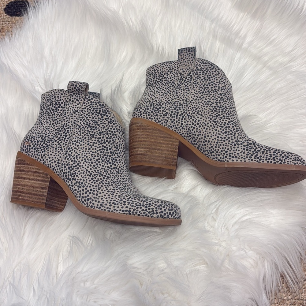 Toms animal print booties size 7